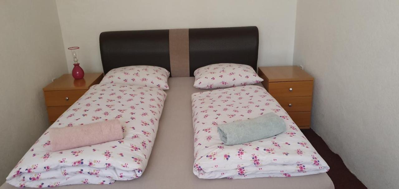 Hostel T&M 泽尼察 外观 照片